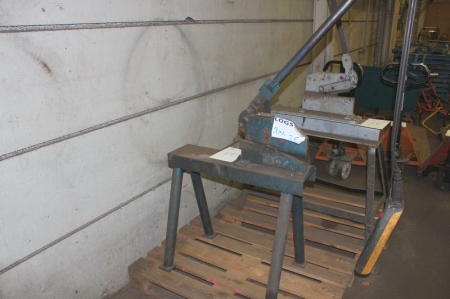 Steel bar cutter on stand, Mubea