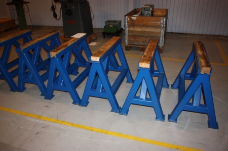 6 trestles, width approx. 80 x height approx. 70 cm