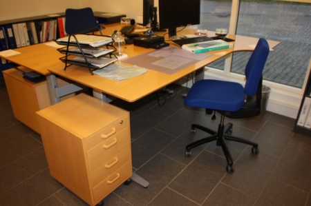 El-hæve sænke skrivebord, bøg, Linak teknik, bredde ca. 200 x dybde ca. 85/110 cm + kontorstol med høj ryg + skuffesektion