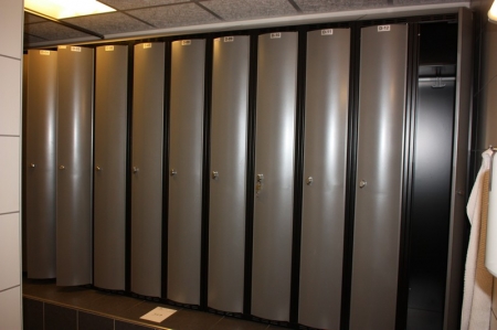 2 x 4-compartment locker + 1 x 3-compartment locker + 1 x 2-compartment locker (total 13 rooms)