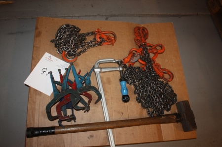 Pallet with lifting chains with hook + mallet + welding tongue + clamp. Pallet not included