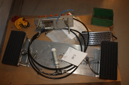 Palle med vakuumløfter, Unigripper + pladeklo, 1000 kg, 0-25 mm. Palle medfølger ikke