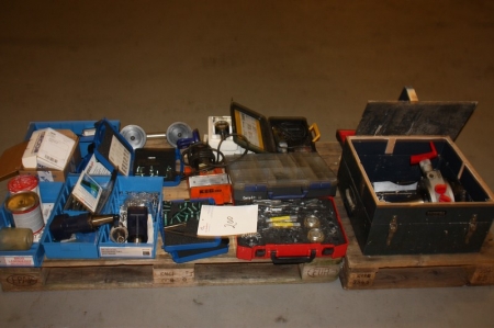 2 pallets of milling tool, lathe centers, deburring, mini grinder, helicoil thread repair tool, etc. Pallet not included