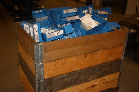 Pallet with empty range boxes, plastic. Pallet not included