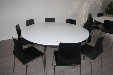 Rundt bord, Randers & Radius, ø160 cm. Plade: hvid laminat. Chromstel + 9 stole, Four Design, Strand & Hvass + stor grøn plante i krukke, stand ukendt