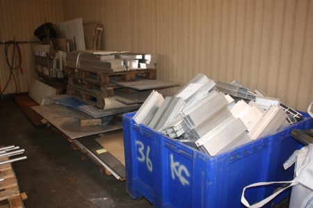 Box with aluminum offcuts + lot cut-offs, aluminum