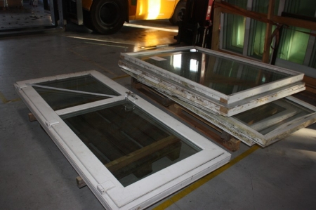 Lot used windows and entrance doors, plastic. Door: Frame size: 102 x 204, windows, 6 pcs. height: approx. 142 x width approx. 213.5 cm, etc.