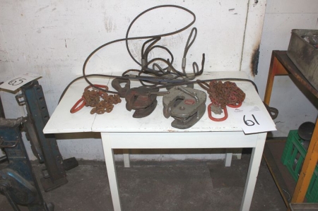 Table with assorted sheet metal clamps, 2500 kg, approx. 15/18 mm
