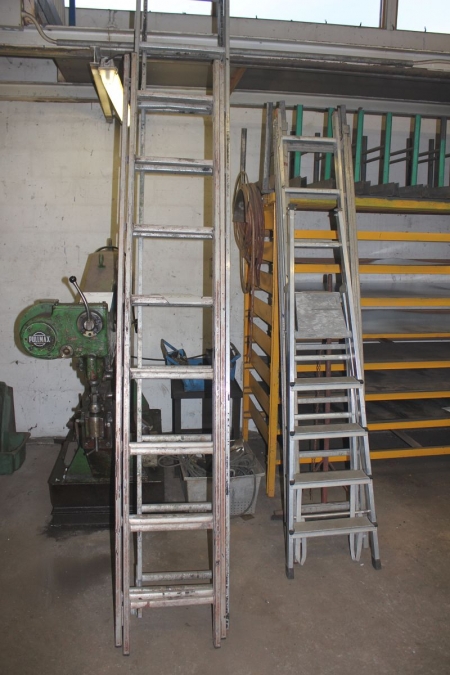 2 aluminium ladders