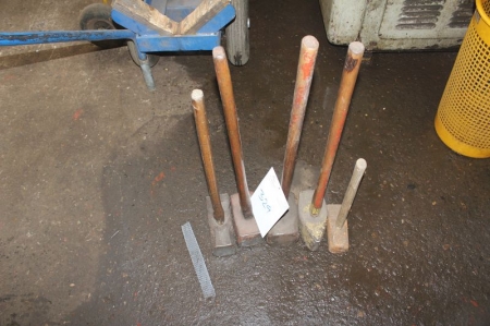 5 sledge hammers