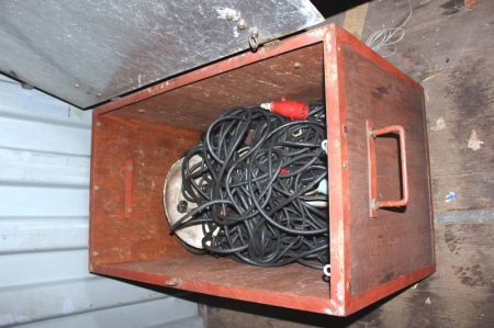 Værktøjskasse med indhold af kabel 