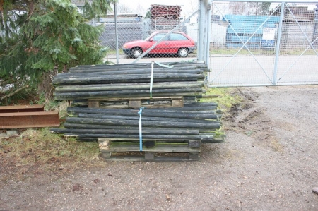 3 pallets of fence posts