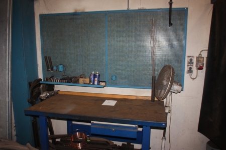 Work Bench, c. 150 x 75 cm + drawer + noise-restricting wall with welding curtain + content as depicted
