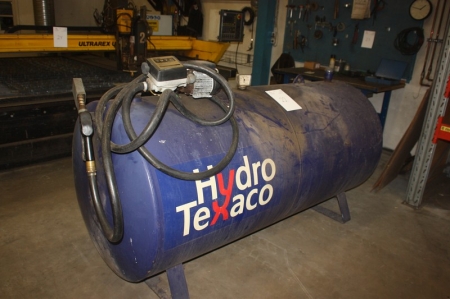Oil tank with motor and the counter, approx. 1,500 liters