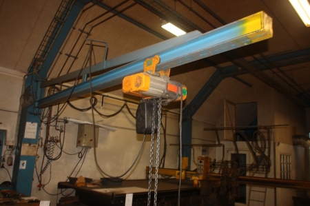 Wall crane, reach approx. 4.5 m + electric hoist, Liftket, 1000 kg. 2 speed up / down