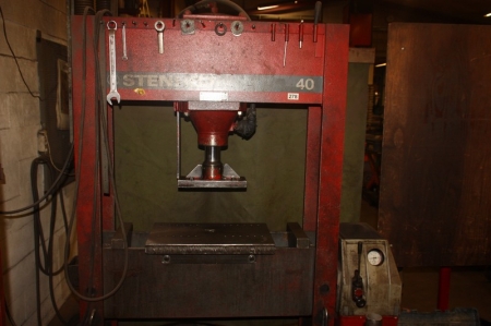 Hydraulic workshop presse, Stenhøj. Capacity: 40 ton