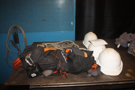 2 x fall protection equipment + 3 x work helmets