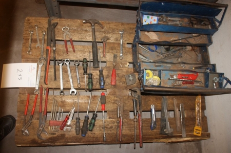 Pallet with tool box + tools