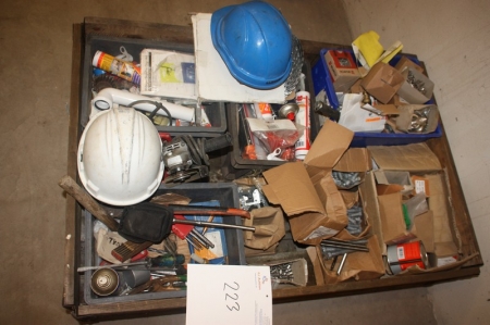 Pallet of various bolts, screws, hand tools, angle grinder, Hitachi, 125 mm, etc.
