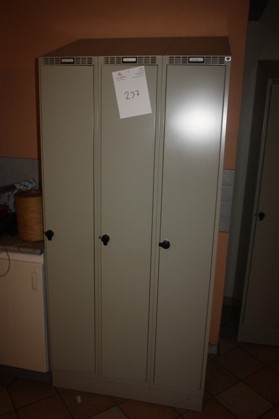 1 x 3-compartment locker, Blika