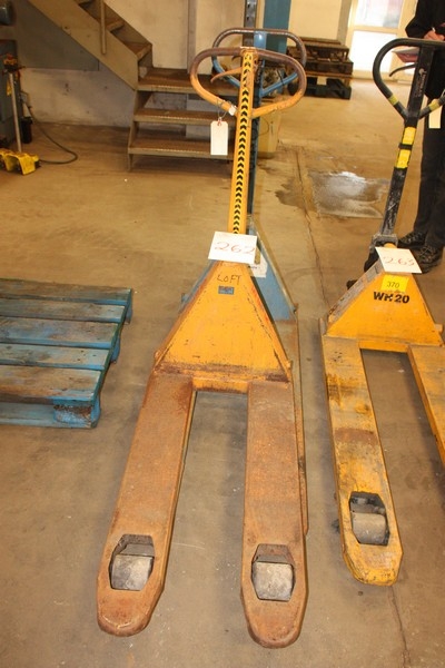 2 pallet lifters