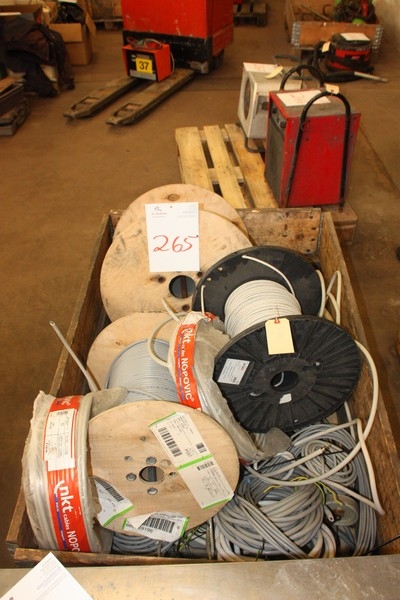 Pallet with various power cables on the reel and loose