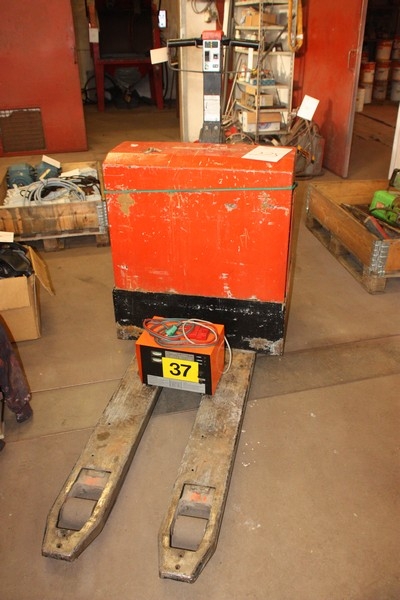Electric pallet truck, BT CT 2000 + charger. Stand-in. Capacity: 2000 kg