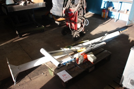 Pillar jib crane attachment approx. 1 meter. Electric hoist, Kito, 60 kg, year 2004. 2 speed up / down