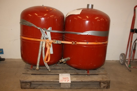2 pressure tanks, 250 liter, 6 bar