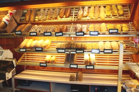 Bread rack with 3 shelves. Shelf 1 length approx. 355 cm. 2 shelves length approx. 240 cm