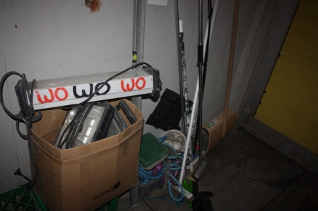 Lot cleaning tools + shovel + bubble level + rope + work lights, etc.