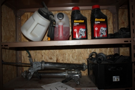Trykluftsprøjte + diverse olier + 3 fugepistoler + håndtag for el-værktøj + bolte for Hilti boltpistol med videre
