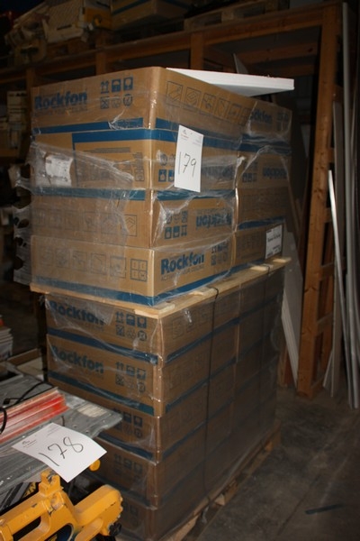 2 pallets Rockfon noise suppression sheets, 600x600x40 mm, 17 boxes, quantity of 5, each 1.8 m2 + 1 box broached