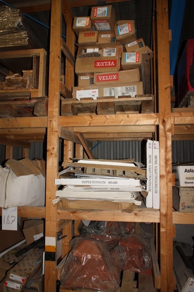 Contents 1 span wooden rack, including Velux window fittings, aluminum inspection hatches, 600x600 and 500x500 mm + cowls + WC