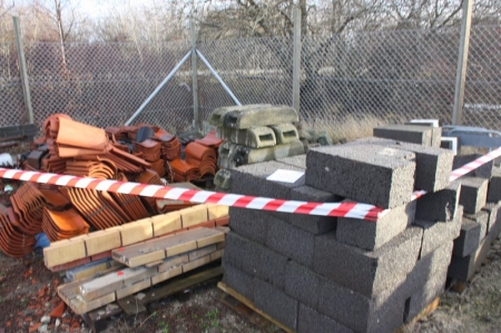 Lot LECA blocks has been + approx. 4 poles + granite + shut-off grilles + stands + tile + wood panels etc. which marked