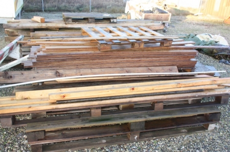 Lot wooden beams and wooden boards, etc.