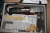 Vinkelboremaskine, Würth WB10 + pladelokker, Makita Knabber, model JN3200 + el-slagnøgle + 3 murerbaljer + plade, MDF, ca. 255 x 94 cm