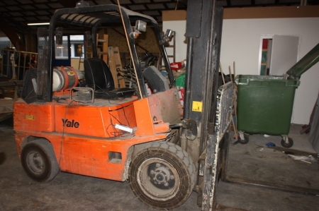 LPG forklifts, Yale. Hour meter shows approx. 4650 hours. Model GCP060RDJUAV086 type LP. Max. 6000 kg. Clear-view mast. Hydraulic side shift. Good tires front. Buyer bring prey bottle. Not to be collected until 4 PM on the last collection day