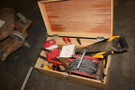 Toolbox wood + content: cable reel + assorted hand tools