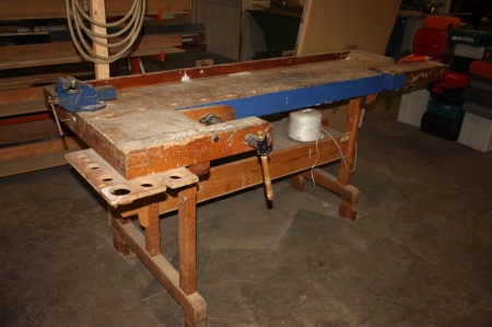 Joinery work bench with vice