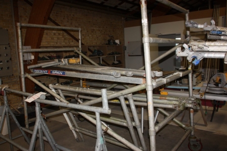 Rolling scaffolding with walkway, extensions, crossbars + 2 extra wheels
