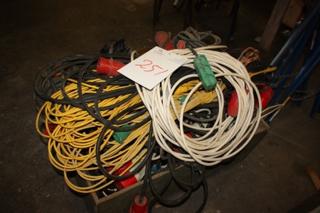 Værktøjskasse, træ + diverse el-kabler