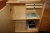 El-hæve sænke skrivebord, sort, frontplade, 200 x 90/120 cm. + skuffesektion + bogskab med sort front + skrivemaskine, Nakajima A + kontorstol (papirer medfører ikke)
