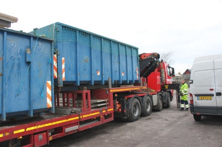 Container til lastbil, med indhold