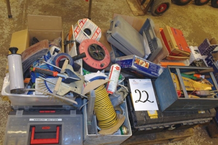 Pallet with various hand tools + cable reel etc.