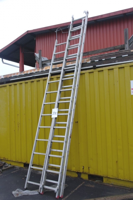 3 x  aluminum ladders