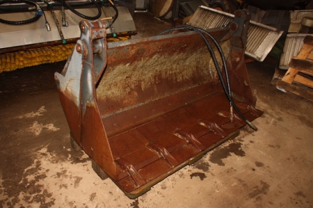 Hydraulic bucket, 4-in-1. Width: 160 cm. Ahlmann.