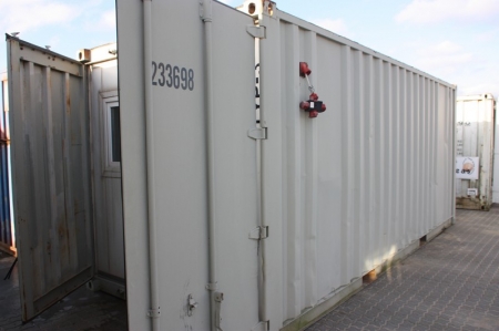 20 foot container designed for personnel. Isolated power and heating. (5236)
