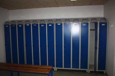 Various lockers, approx. 10 rooms