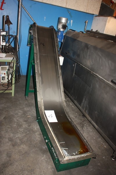 Chip conveyor, magnetic